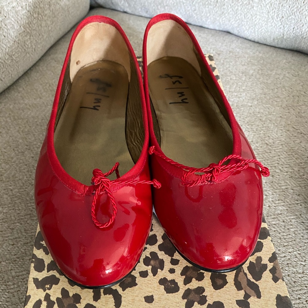 Women’s FS/ NY red patent leather flats